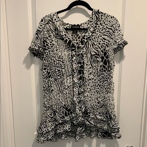 Lane Bryant 18/20 Black and White Ruffled Animal Print Stretch Blouse N003
